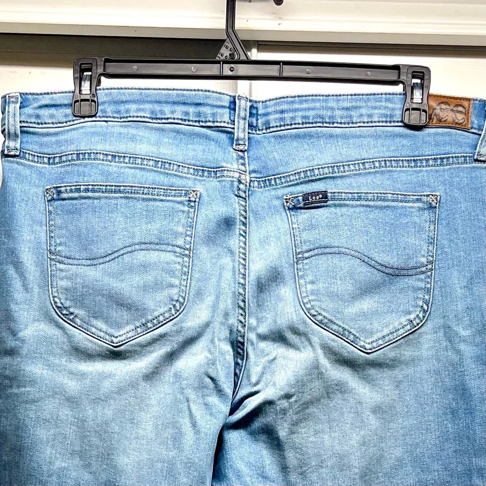 Lee Women’s Legendary Regular Fit Straight Leg Jeans Size 18 Short - Anchor Wash